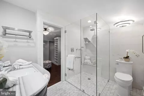 Bath - 533 Brookside Ave, Wayne, PA 19087 photo 2 of 4