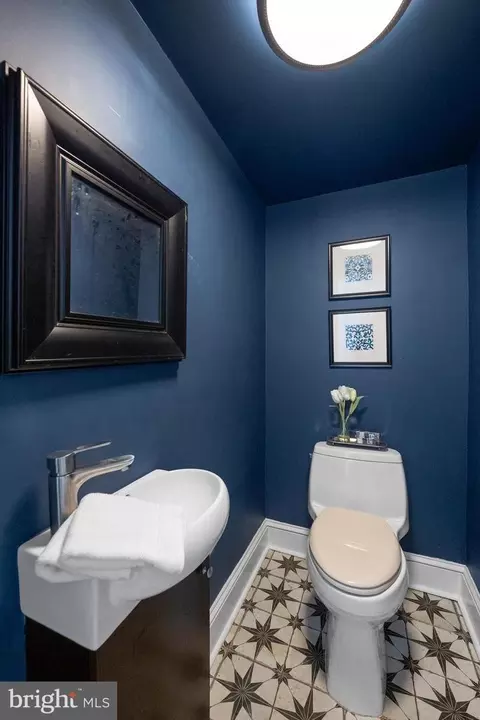 Bath - 533 Brookside Ave, Wayne, PA 19087 photo 1 of 4