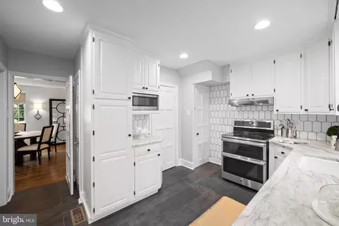 Kitchen - 533 Brookside Ave, Wayne, PA 19087 photo 1 of 6
