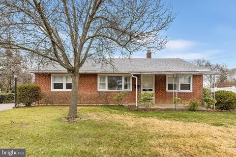 7 Raymond Rd, Broomall, PA 19008