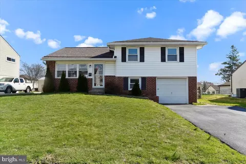 215 Ashford Dr, Broomall, PA 19008