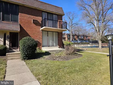 100 E Glenolden Ave #C2, Glenolden, PA 19036