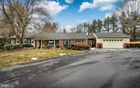 45 Woodridge Rd, Thornton, PA 19373