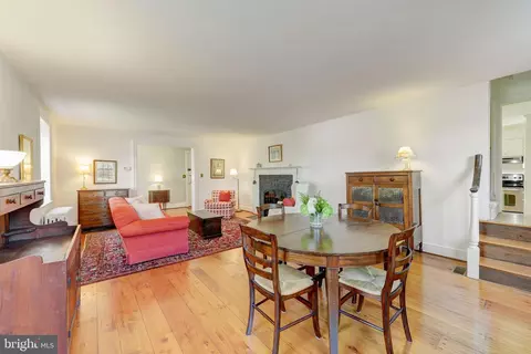 Living - 332 Oak Ter, Wayne, PA 19087 photo 6 of 9