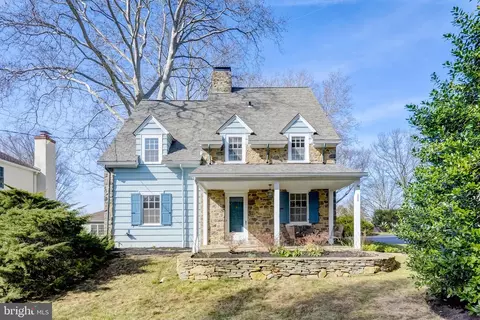 332 Oak Ter, Wayne, PA 19087