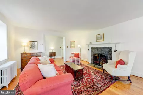 Living - 332 Oak Ter, Wayne, PA 19087 photo 4 of 9