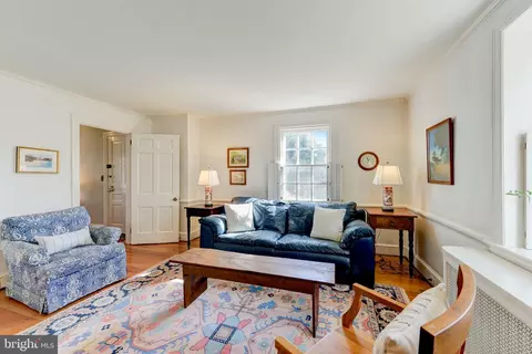 Living - 332 Oak Ter, Wayne, PA 19087 photo 8 of 9