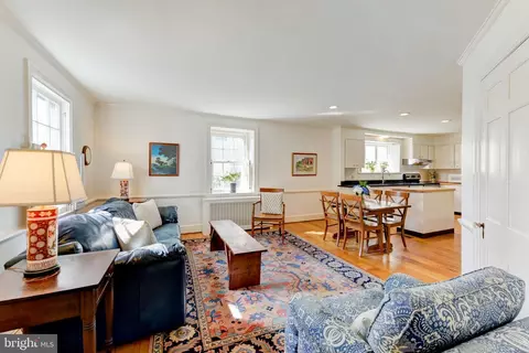 Living - 332 Oak Ter, Wayne, PA 19087 photo 7 of 9