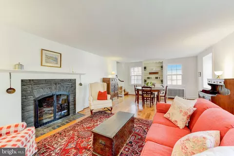 Living - 332 Oak Ter, Wayne, PA 19087 photo 1 of 9