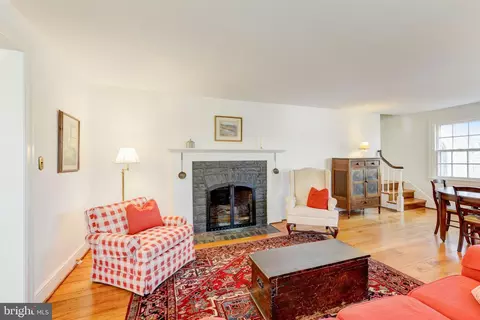 Living - 332 Oak Ter, Wayne, PA 19087 photo 3 of 9