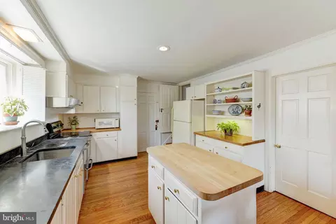 Kitchen - 332 Oak Ter, Wayne, PA 19087 photo 1 of 4