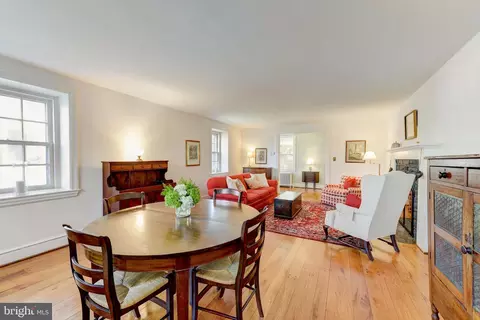 Living - 332 Oak Ter, Wayne, PA 19087 photo 5 of 9