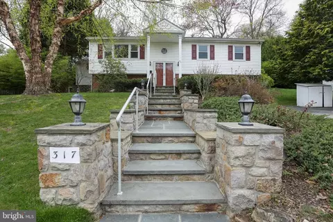 317 Golf Hills Rd, Havertown, PA 19083