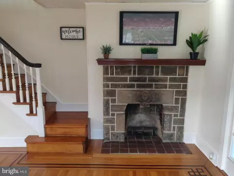 Living - 114 Heather Rd, Upper Darby, PA 19082 photo 2 of 2