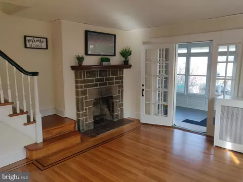 Living - 114 Heather Rd, Upper Darby, PA 19082 photo 1 of 2