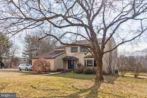 616 Heather Ln, Bryn Mawr, PA 19010