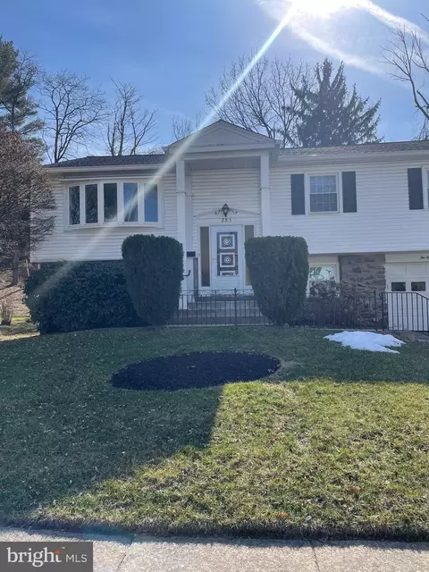 285 Golf Hills Rd, Havertown, PA 19083