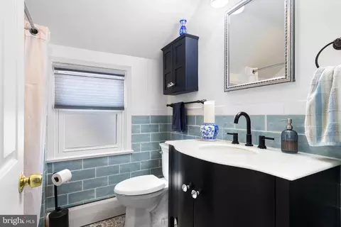 Bath - 200 Summit Rd, Springfield, PA 19064 photo 3 of 4