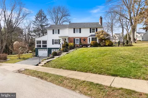 200 Summit Rd, Springfield, PA 19064