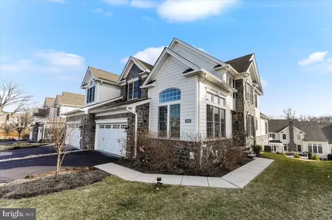 3806 Meadow View Farm Rd, Newtown Square, PA 19073