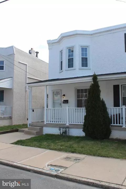 7 E 9th St, Marcus Hook, PA 19061 photo 2