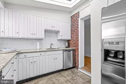 Kitchen - 7 Longwood Dr, Wayne, PA 19087 photo 3 of 4