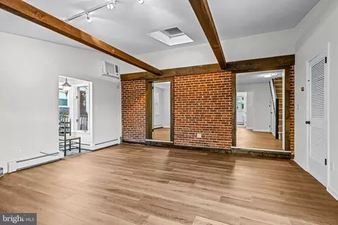 Living - 7 Longwood Dr, Wayne, PA 19087 photo 3 of 4