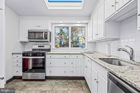 Kitchen - 7 Longwood Dr, Wayne, PA 19087 photo 1 of 4