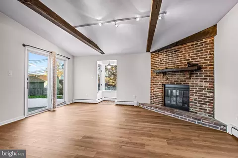 Living - 7 Longwood Dr, Wayne, PA 19087 photo 1 of 4