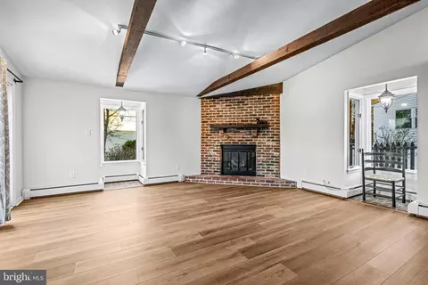 Living - 7 Longwood Dr, Wayne, PA 19087 photo 2 of 4