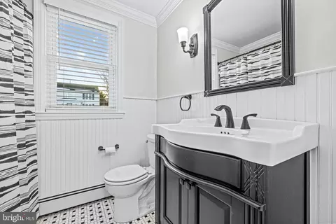 Bath - 7 Longwood Dr, Wayne, PA 19087 photo 1 of 4