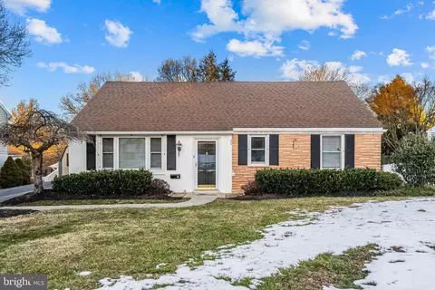 7 Longwood Dr, Wayne, PA 19087