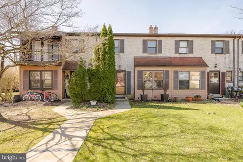 66 Bishop Dr, Aston, PA 19014