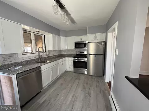 392 Lakeview Ave, Drexel Hill, PA 19026