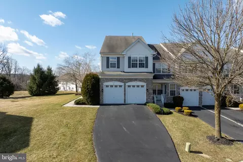 78 Portsmouth Cir, Glen Mills, PA 19342