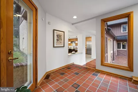 Entry Way - 734 Brooke Rd, Wayne, PA 19087 photo 3 of 6