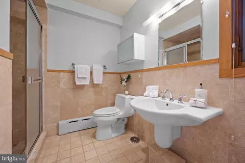 Bath - 734 Brooke Rd, Wayne, PA 19087 photo 2 of 8