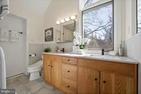 Bath - 734 Brooke Rd, Wayne, PA 19087 photo 3 of 8