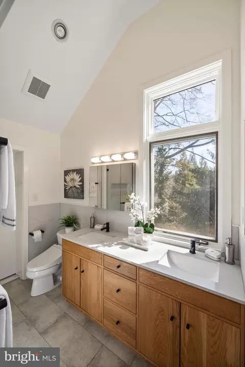 Bath - 734 Brooke Rd, Wayne, PA 19087 photo 4 of 8