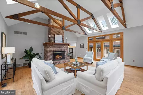 Living - 734 Brooke Rd, Wayne, PA 19087 photo 3 of 7