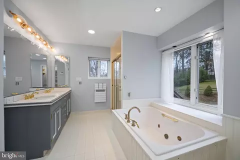 Bath - 734 Brooke Rd, Wayne, PA 19087 photo 8 of 8