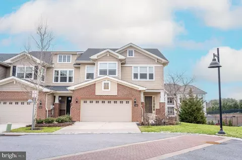 300 Elton Farm Cir, Glen Mills, PA 19342