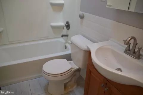 Bath - 83 Springton Rd, Upper Darby, PA 19082 photo 2 of 3