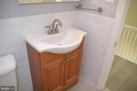 Bath - 83 Springton Rd, Upper Darby, PA 19082 photo 3 of 3