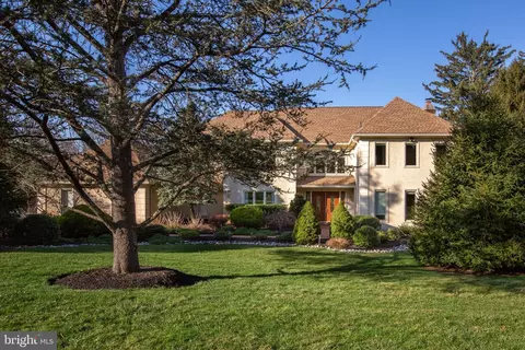 135 Allgates Dr, Haverford, PA 19041