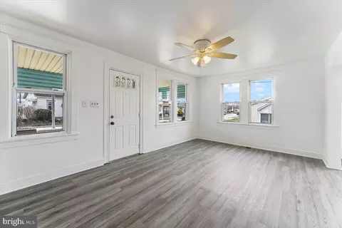 14 Taylor Ave, Boothwyn, PA 19061 photo 3