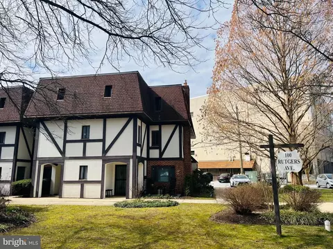 100 Rutgers Ave #11, Swarthmore, PA 19081