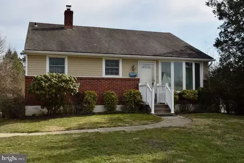 22 Stuart Dr, Aston, PA 19014