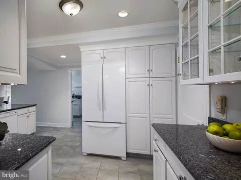 Kitchen - 524 W Beechtree Ln, Wayne, PA 19087 photo 4 of 4