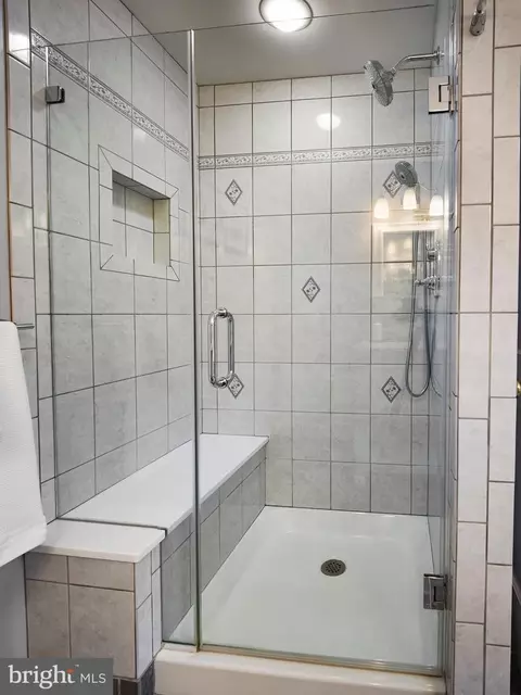 Bath - 524 W Beechtree Ln, Wayne, PA 19087 photo 4 of 6